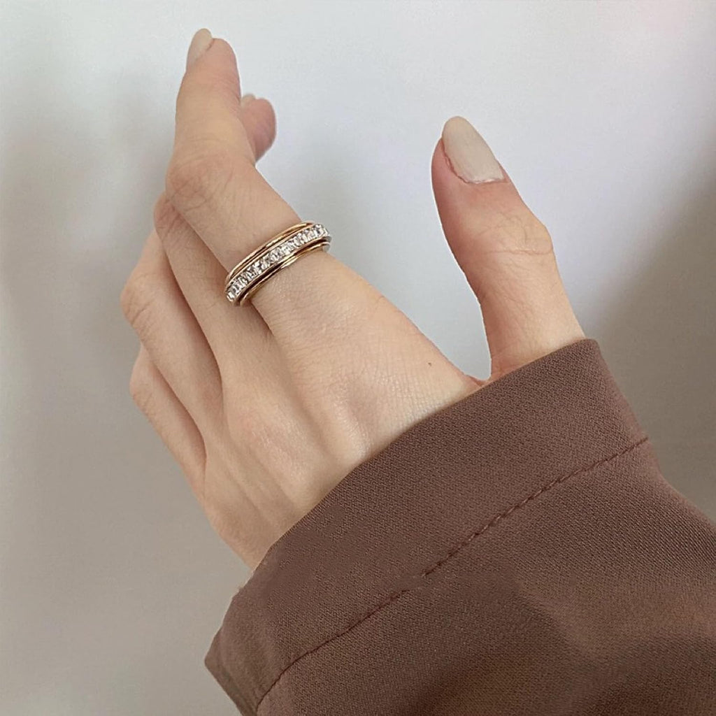 Sparkling Spinning Ring, Anxiety Rings Titanium Steel Spinner Fidget Band Rings for Women Cubic Zirconia Relieving Anxiety Wedding Promise Lucky Statement Ring Comfort Fit Size 5 to 12
