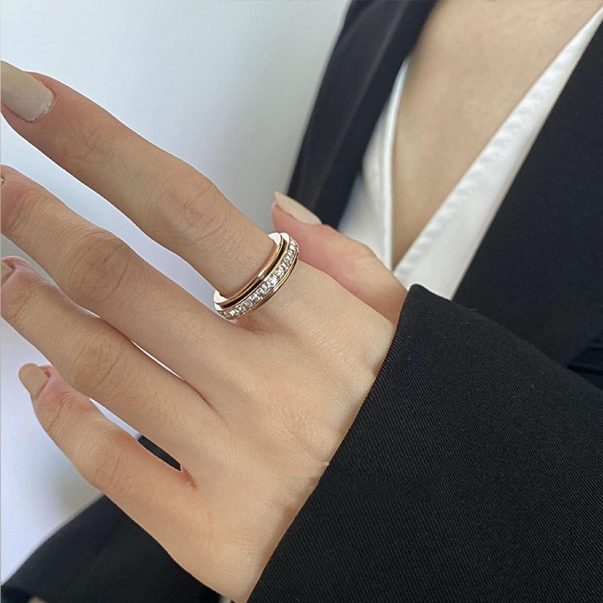 Sparkling Spinning Ring, Anxiety Rings Titanium Steel Spinner Fidget Band Rings for Women Cubic Zirconia Relieving Anxiety Wedding Promise Lucky Statement Ring Comfort Fit Size 5 to 12